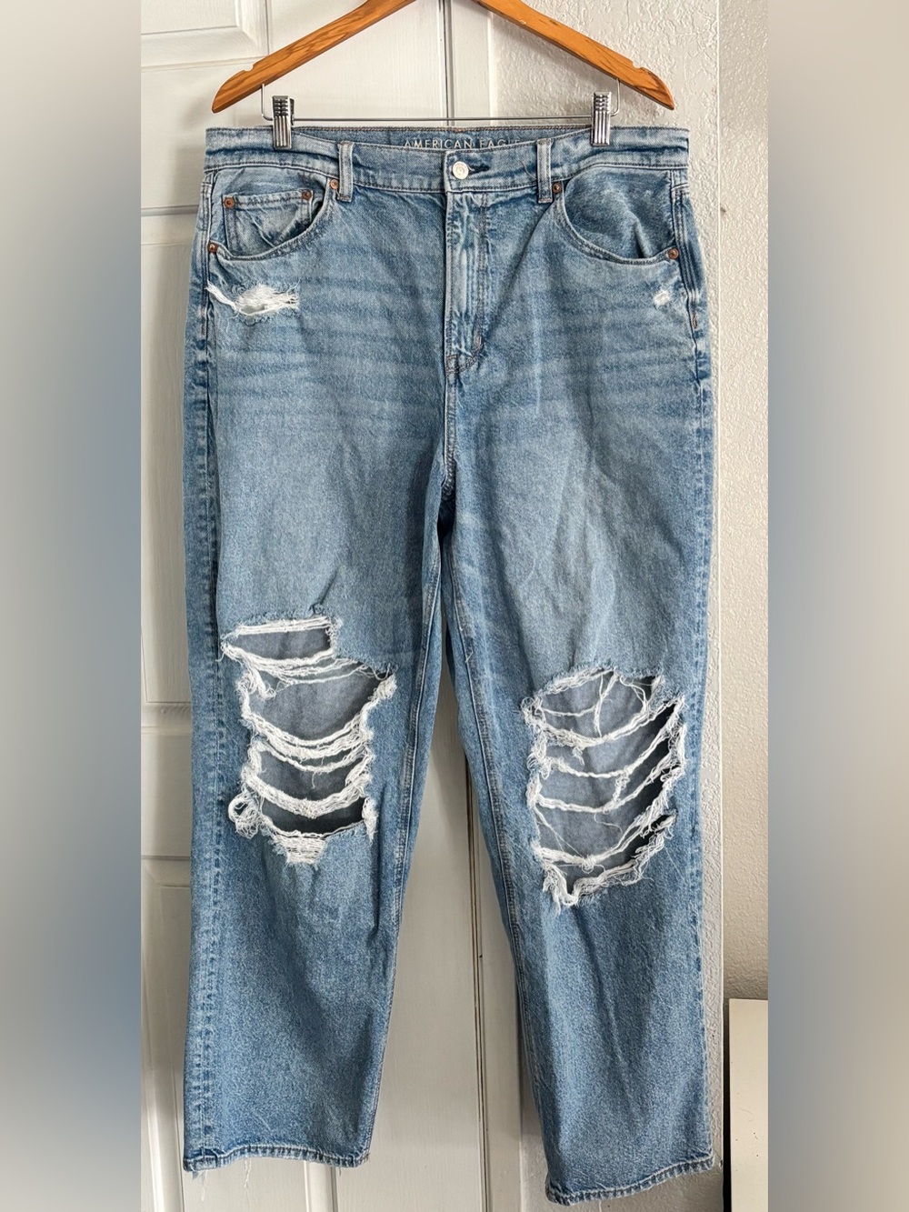 American Eagle Outfitters Light Blue Ripped Boyfriend Jeans